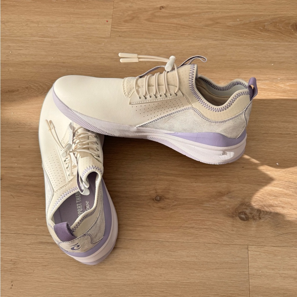 Clove Size 10.5 Lavender and White